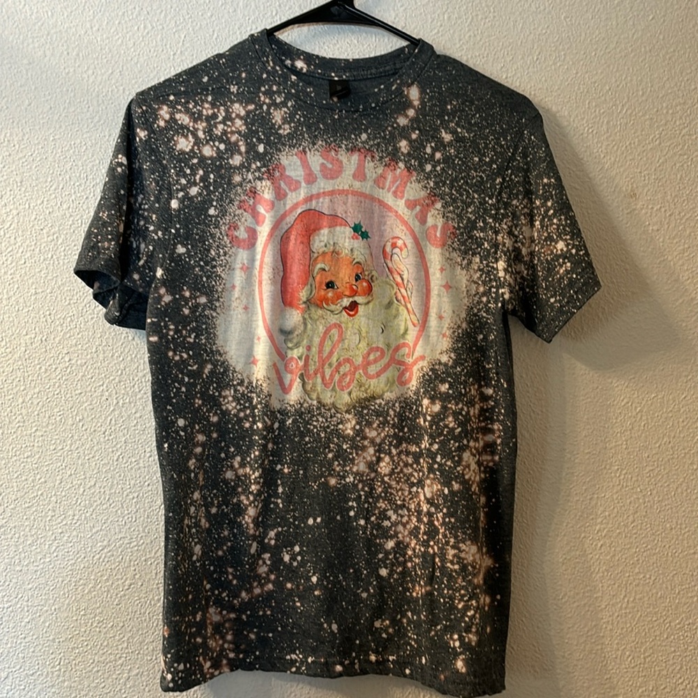 Christmas Vibes graphic tee size small